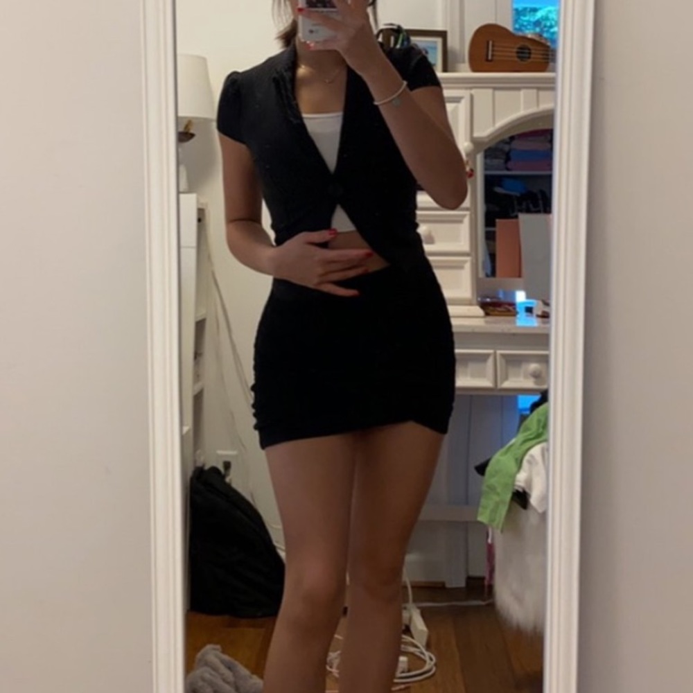 2000s black pinstripe top!!